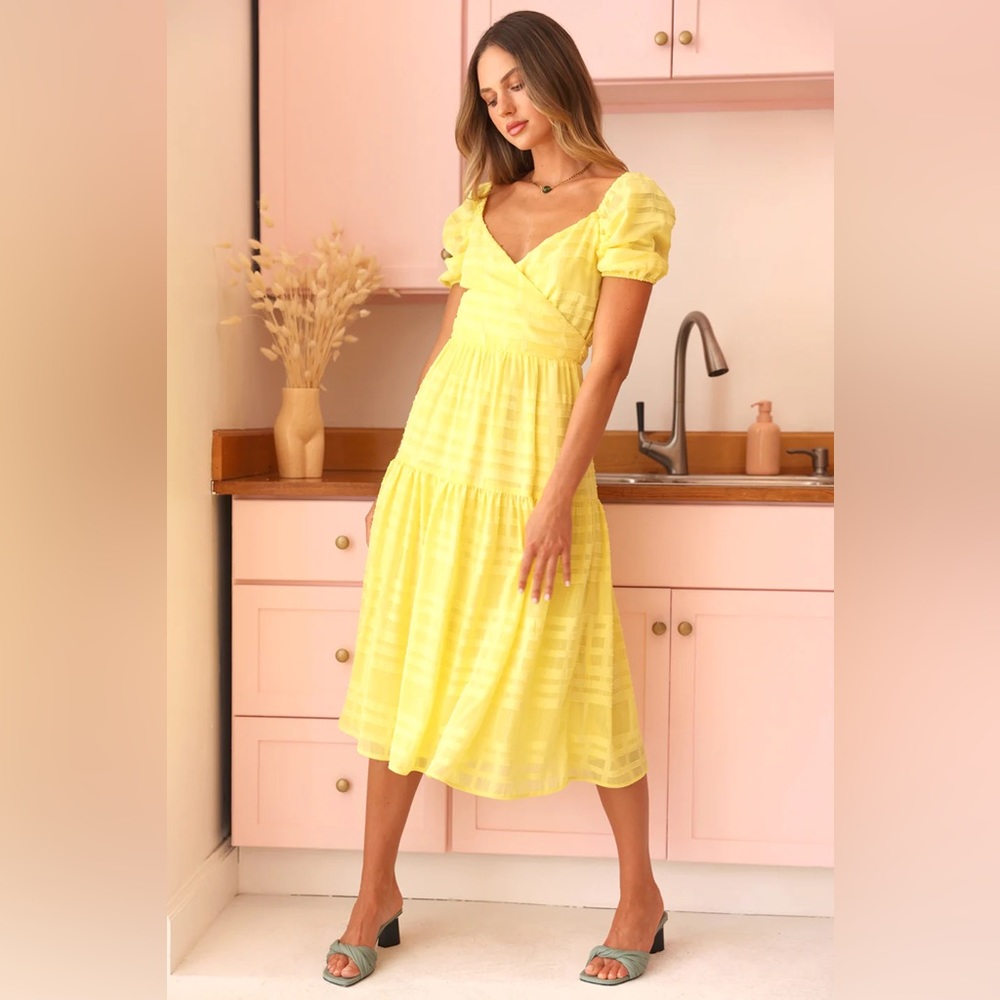 Adelyn Rae Sunny Yellow Midi Dress
